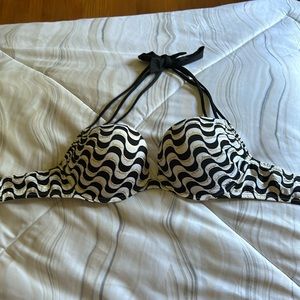VA  BOMBSHELL bathing suit top